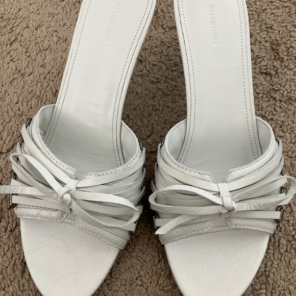 Balenciaga bow-detail leather sandals - Picture 7 of 10